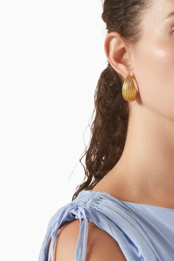 Wave Drop Earrings in 18kt Gold-plated Metal