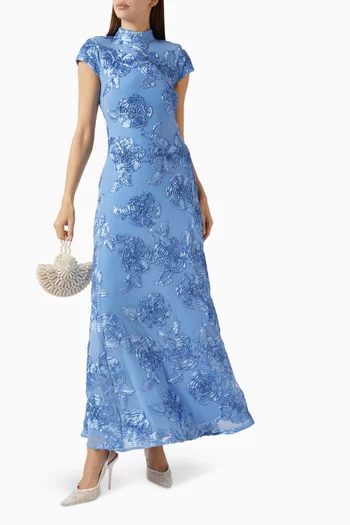 فستان مزين بتطريزات زهور