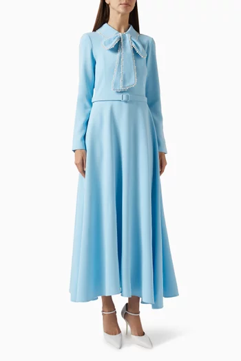 فستان متوسط الطول بحزام وعقدة مطرزة باللؤلؤ