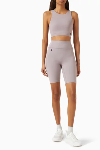 شورت ستوديو بقصة ضيقة