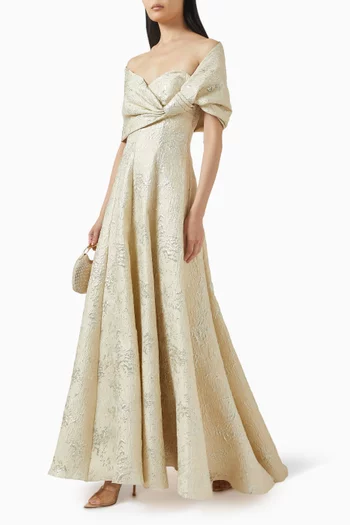 فستان طويل بأكتاف مكشوفة جاكار