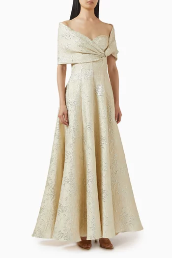 فستان طويل بأكتاف مكشوفة جاكار