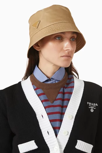 قبعة باكيت بشعار الماركة على شكل مثلث نايلون معاد تدويره