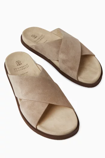 حذاء مفتوح بسيور متقاطعة شمواه