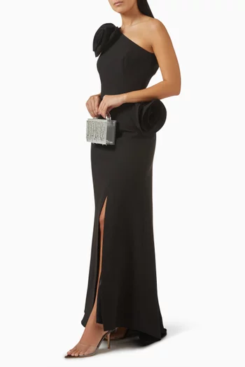 فستان سهرة بكتف مكشوف وزهور بارزة