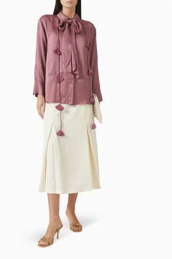 قميص برباط بعقدة وشرّابات