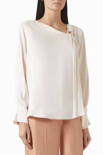 بلوزة بحلية معدنية ستان