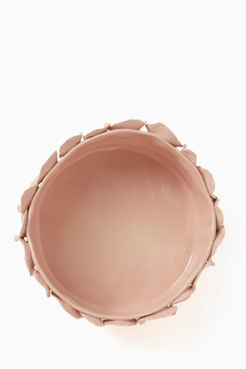 طبق صغير مزين ببتلات زهور خزف