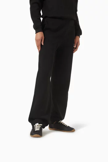 Striker Low-top Flat Sneakers