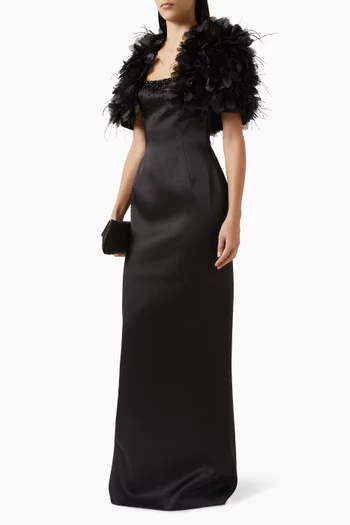 فستان مزين بكشكش وريش