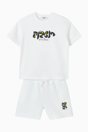 شورت رياضي بطبعة غرافيتي صوف