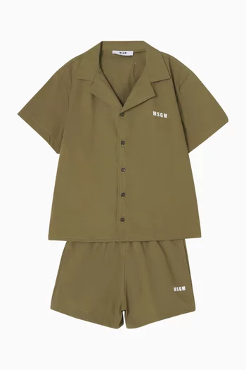 شورت بشعار الماركة