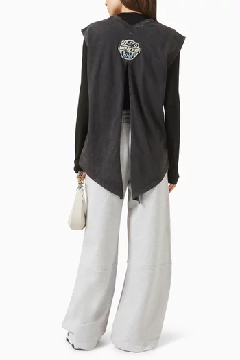 تي شيرت بفتحة في الخلف ورقعة فراشة