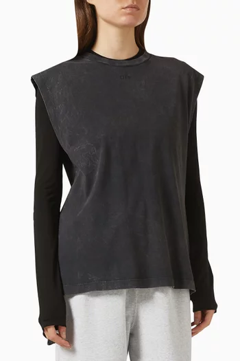 تي شيرت بفتحة في الخلف ورقعة فراشة