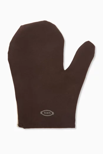 قفاز بشعار الماركة لتنظيف الأحذية