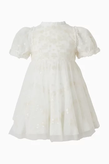 طقم فستان وسروال تحتي مطرز بالترتر بحافة صدفية