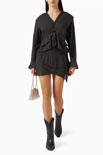 تنورة قصيرة بحافة غير متماثلة