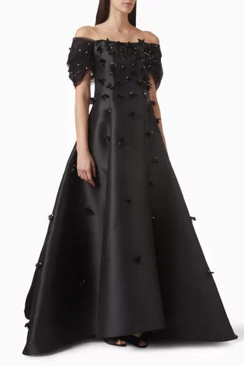 فستان سهرة بأكتاف مكشوفة