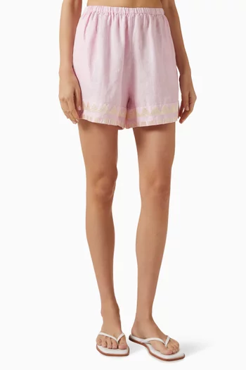 شورت مزين بتطريزات