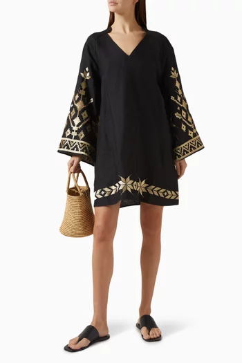 فستان قصير مزين بتطريزات