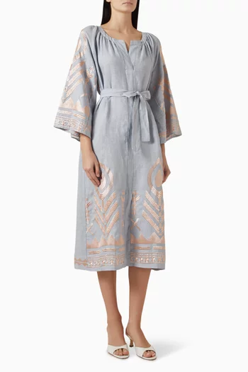 فستان متوسط الطول مطرز بحزام