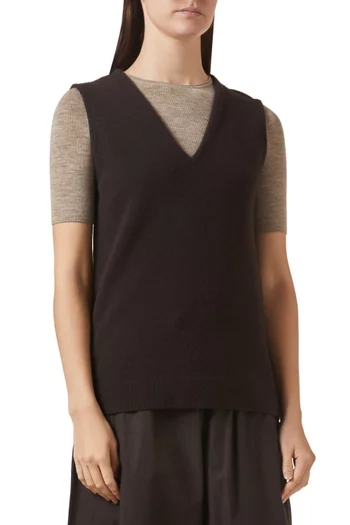 فيست صوف بفتحة رقبة على شكل حرف V‏