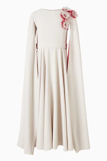 فستان طويل بكاب وزهور بارزة