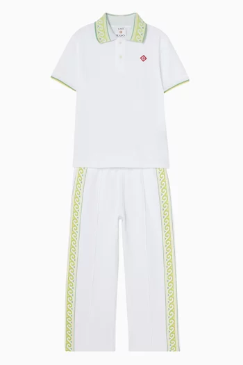 فستان بنقشة مموجة وأحرف شعار الماركة