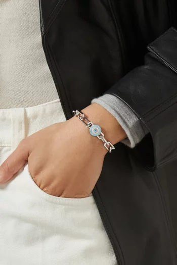 حلية بتصميم عين الحسود مرصعة بأحجار