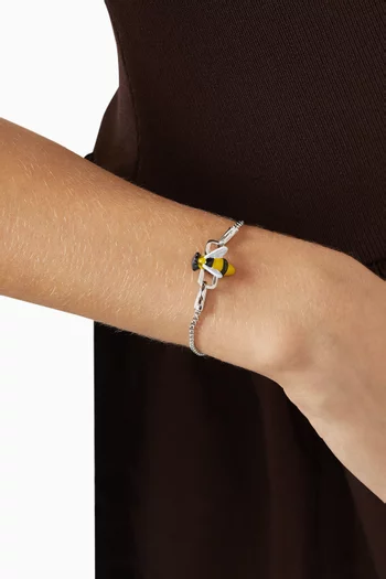 حلية بتصميم نحلة