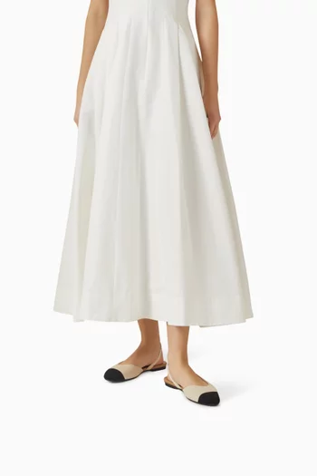 حذاء بسير خلفي ومقدمة مدببة وكعب مسطح