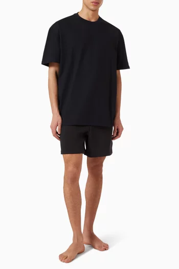 تي شيرت بفتحة رقبة مستديرة