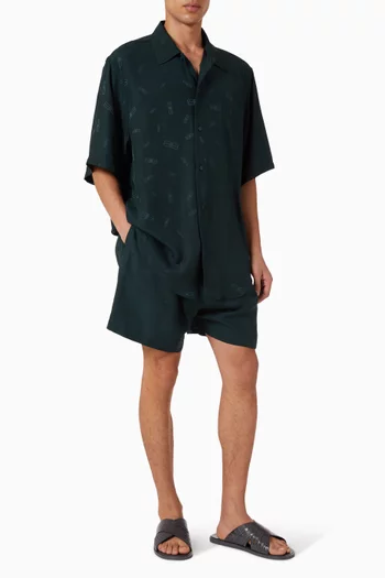 قميص تويست مينيمال بنقشة حرفي BB حرير