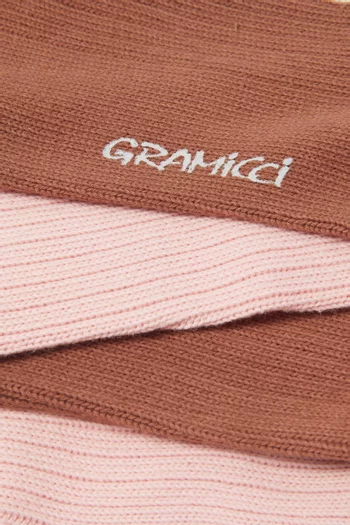 جوارب بصباغة العقد والربط