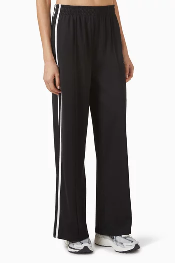 بنطال رياضي بخطوط بلون مغاير