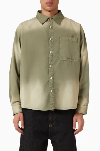 قميص بشعار الماركة وأجزاء باهتة قطن