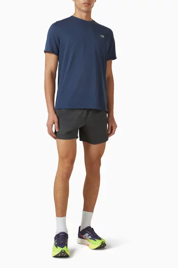 تي شيرت رياضي بشعار الماركة