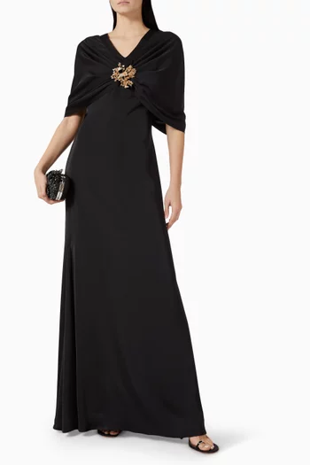 فستان طويل مزين ببروش