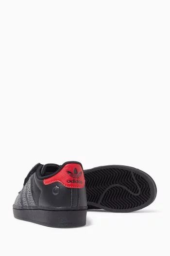 سنيكرز سوبر ستار بضوء LED جلد