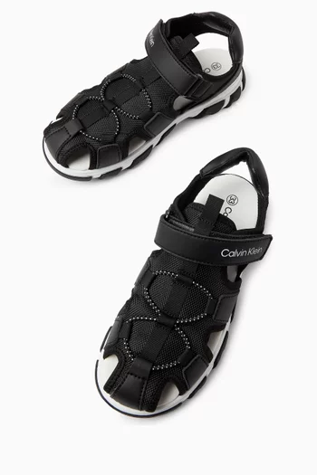 صندل بشريط فيلكرو وشعار الماركة مطاط