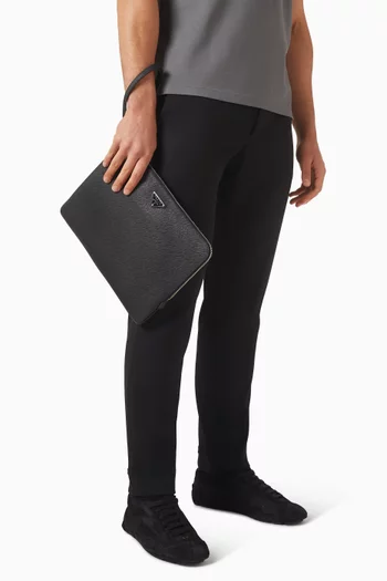 حقيبة كلاتش بحلية مثلثة جلد سافيانو