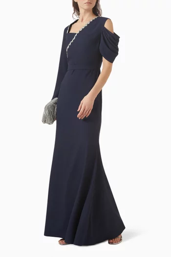 فستان مزين بتطريزات بالكريستال