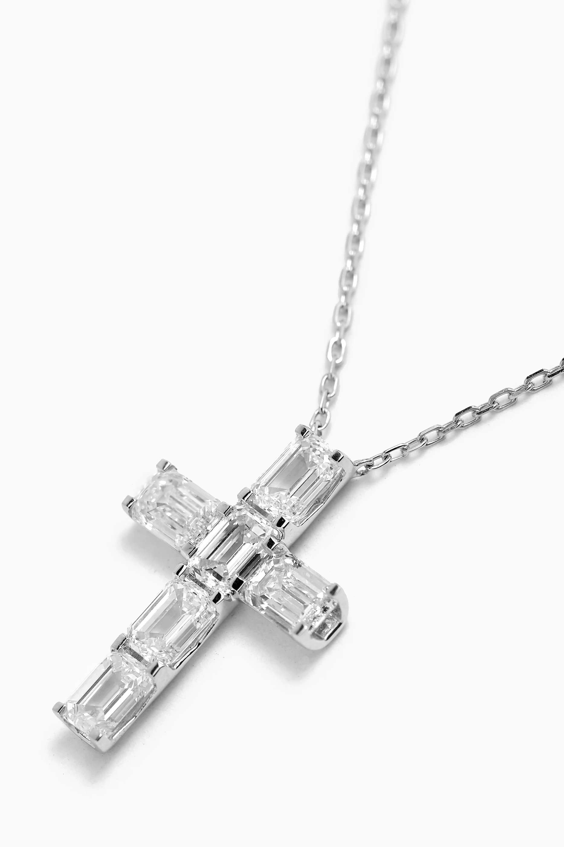 Buy Fergus James White Cross Pendant Emerald cut Diamond Necklace in 18kt White Gold For Women Online Ounass Bahrain