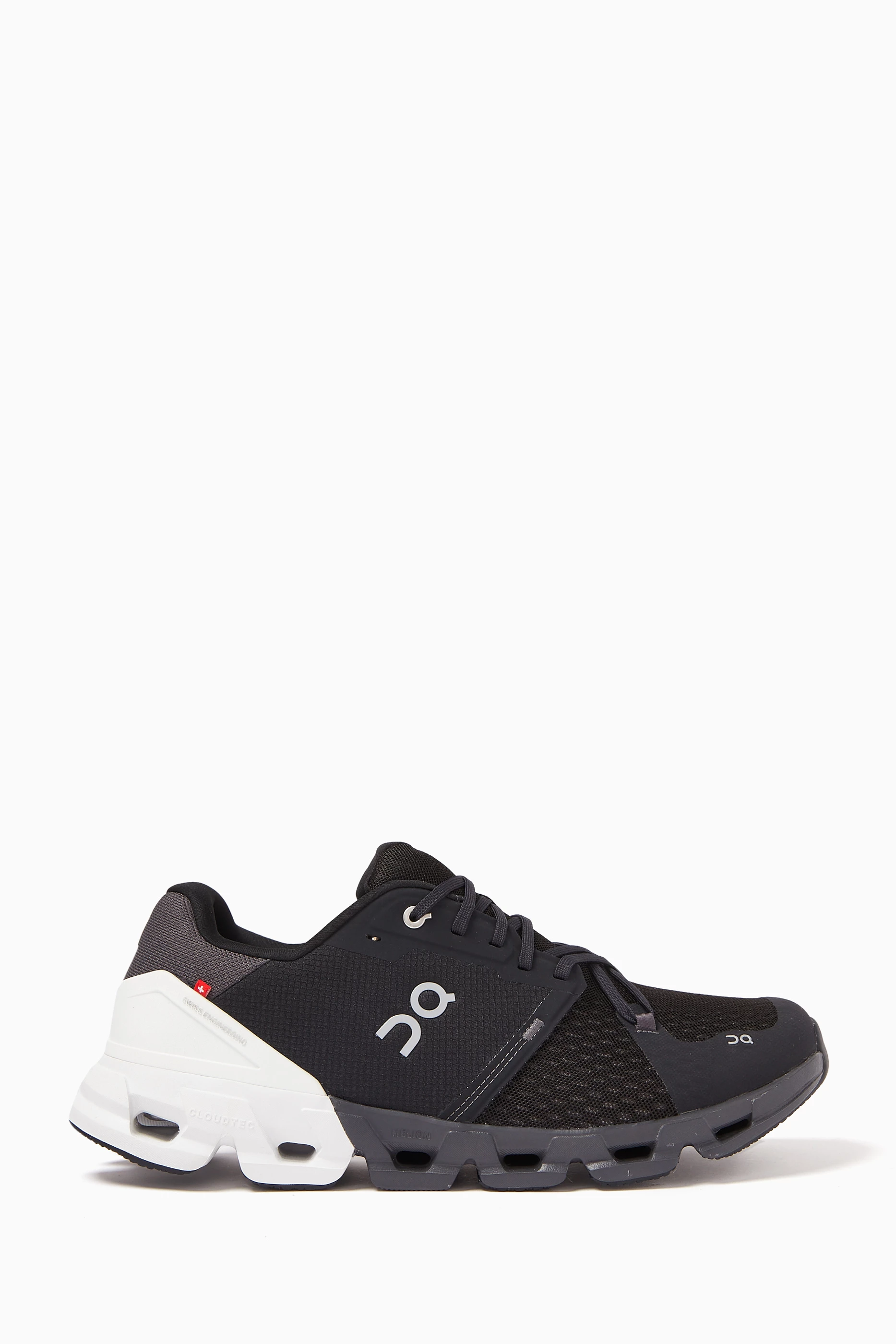 On cloudflyer black top